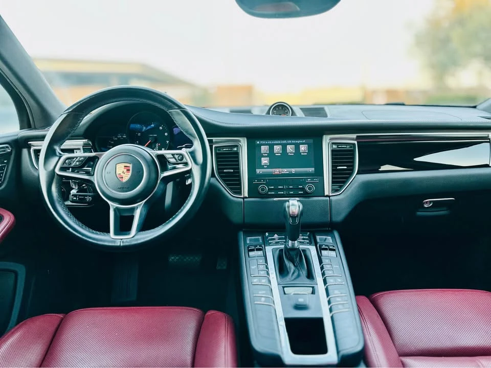 2018 Porsche Macan - Image 18 of 19