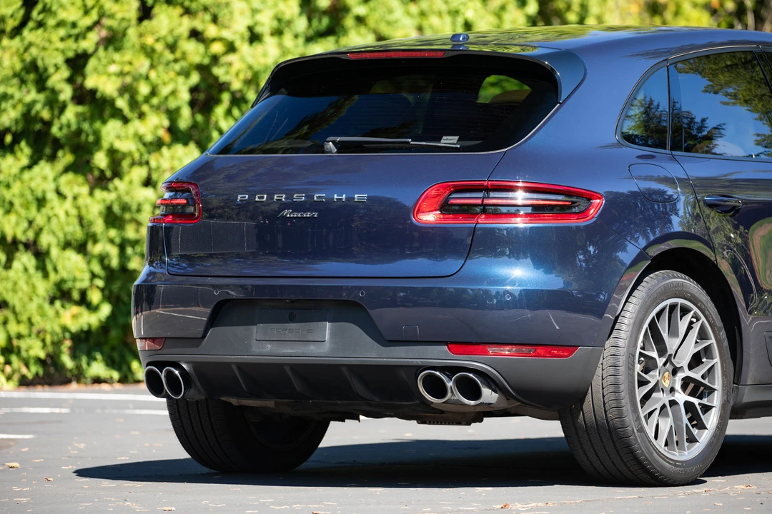 2018 Porsche Macan - Image 24 of 31