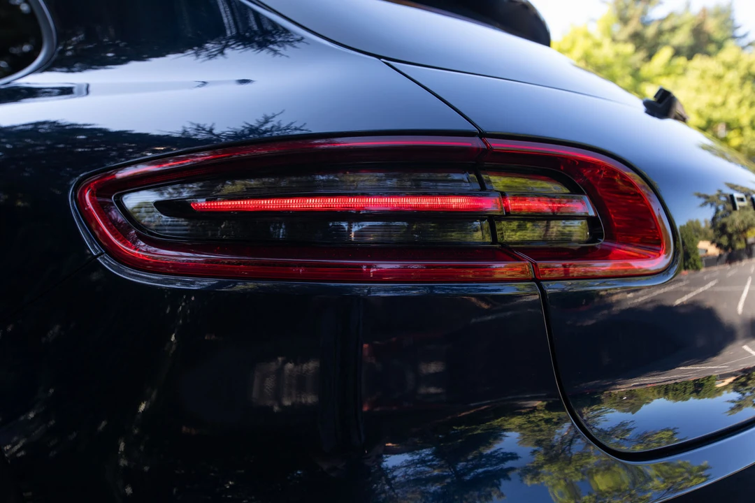 2018 Porsche Macan - Image 28 of 31