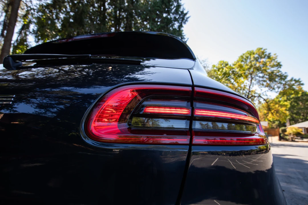 2018 Porsche Macan - Image 29 of 31