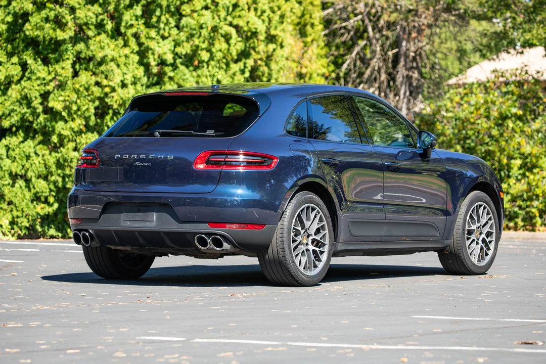 2018 Porsche Macan - Image 10 of 31