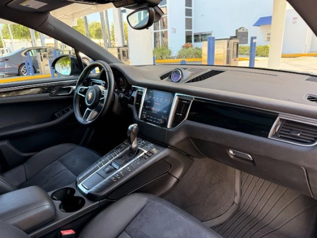 2018 Porsche Macan - Image 11 of 20