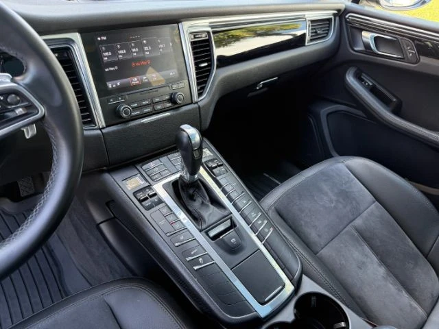 2018 Porsche Macan - Image 12 of 20