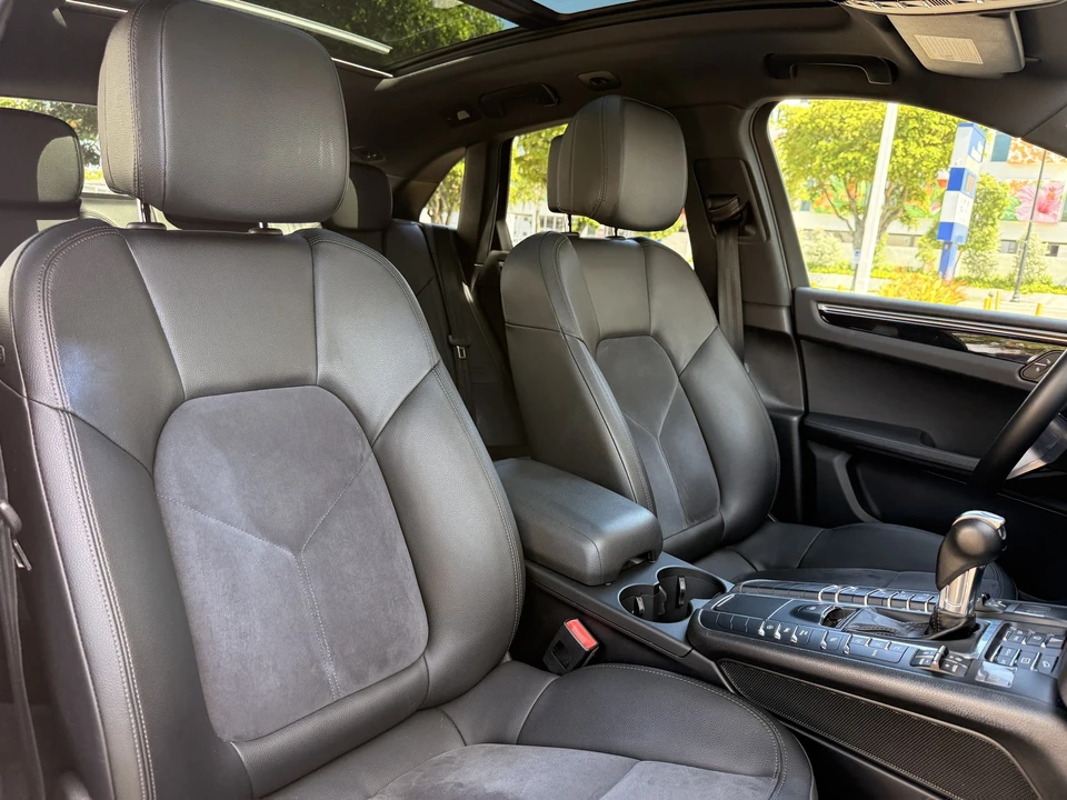 2018 Porsche Macan - Image 9 of 16