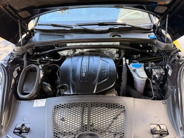 2018 Porsche Macan - Image 16 of 20