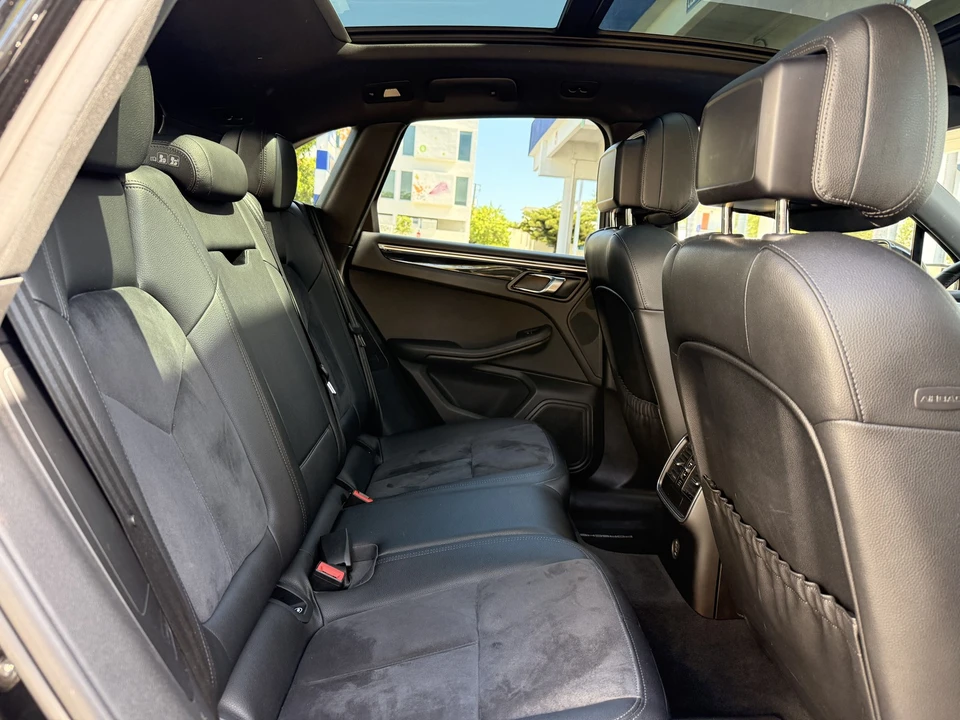 2018 Porsche Macan - Image 13 of 16