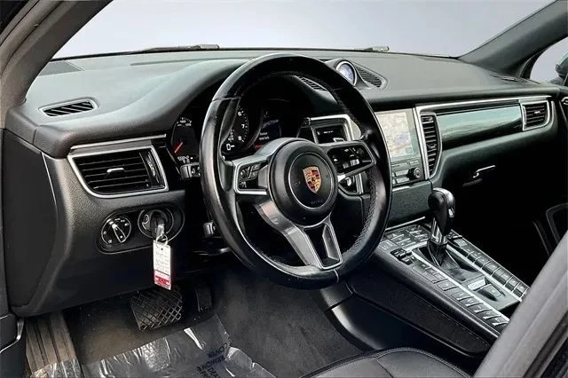 2018 Porsche Macan - Image 11 of 12