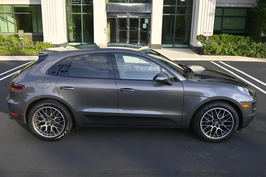 2018 Porsche Macan - Image 29 of 31