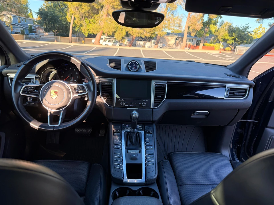 2018 Porsche Macan - Image 29 of 31