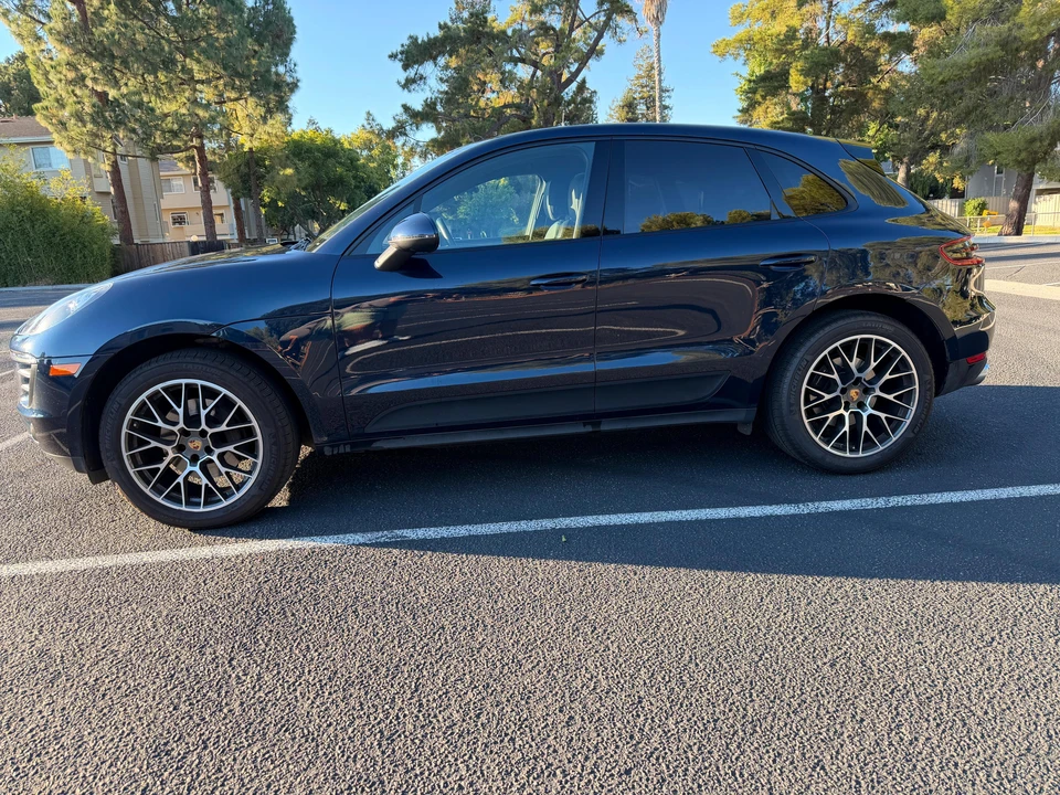2018 Porsche Macan - Image 10 of 31