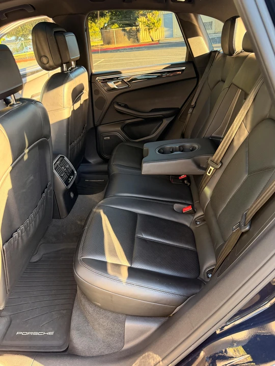 2018 Porsche Macan - Image 27 of 31