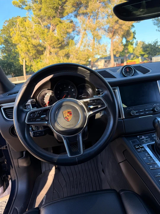2018 Porsche Macan - Image 30 of 31