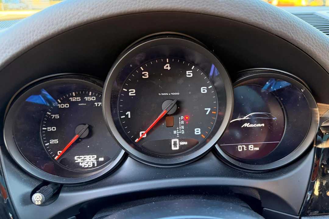 2018 Porsche Macan - Image 24 of 31