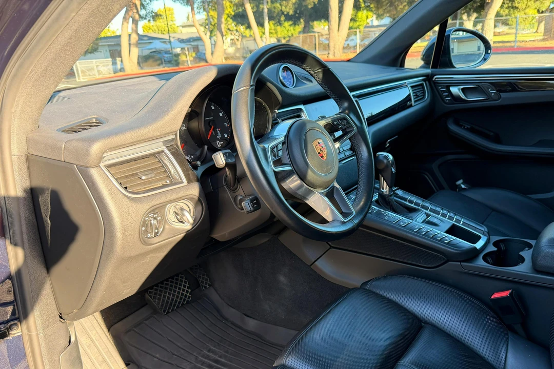 2018 Porsche Macan - Image 21 of 31