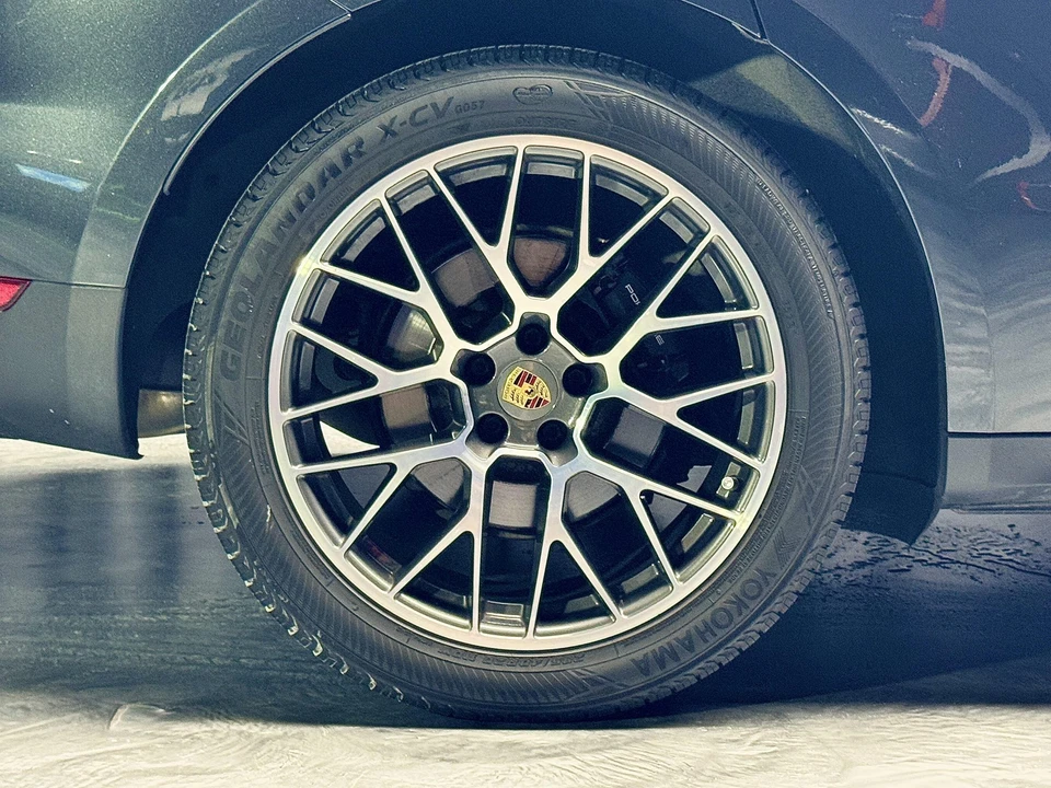 2018 Porsche Macan - Image 25 of 31