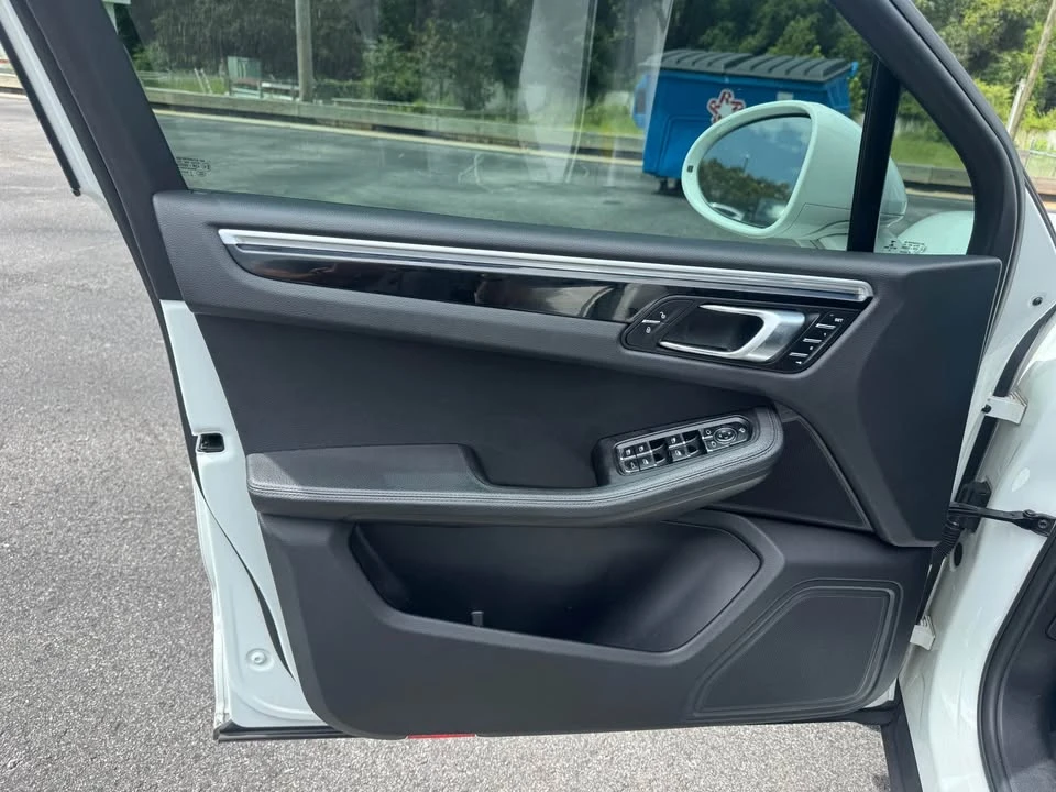 2018 Porsche Macan - Image 10 of 20