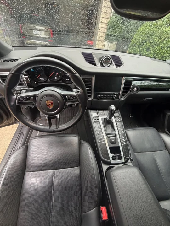 2018 Porsche Macan - Image 8 of 10