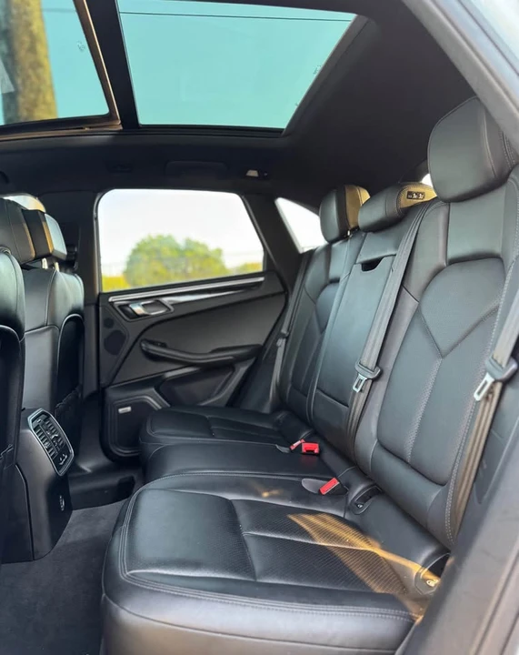2018 Porsche Macan - Image 9 of 12