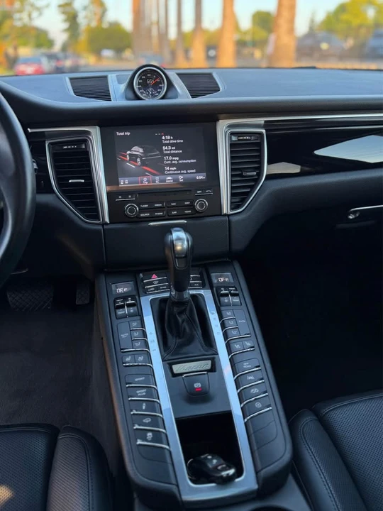 2018 Porsche Macan - Image 8 of 12