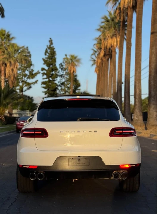 2018 Porsche Macan - Image 2 of 12
