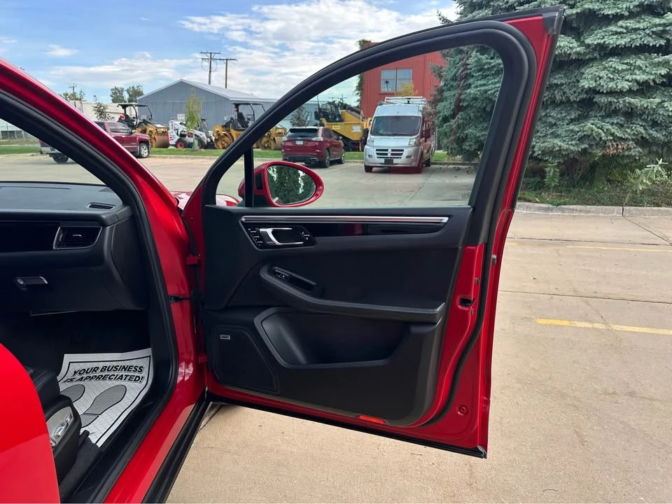 2018 Porsche Macan - Image 10 of 20