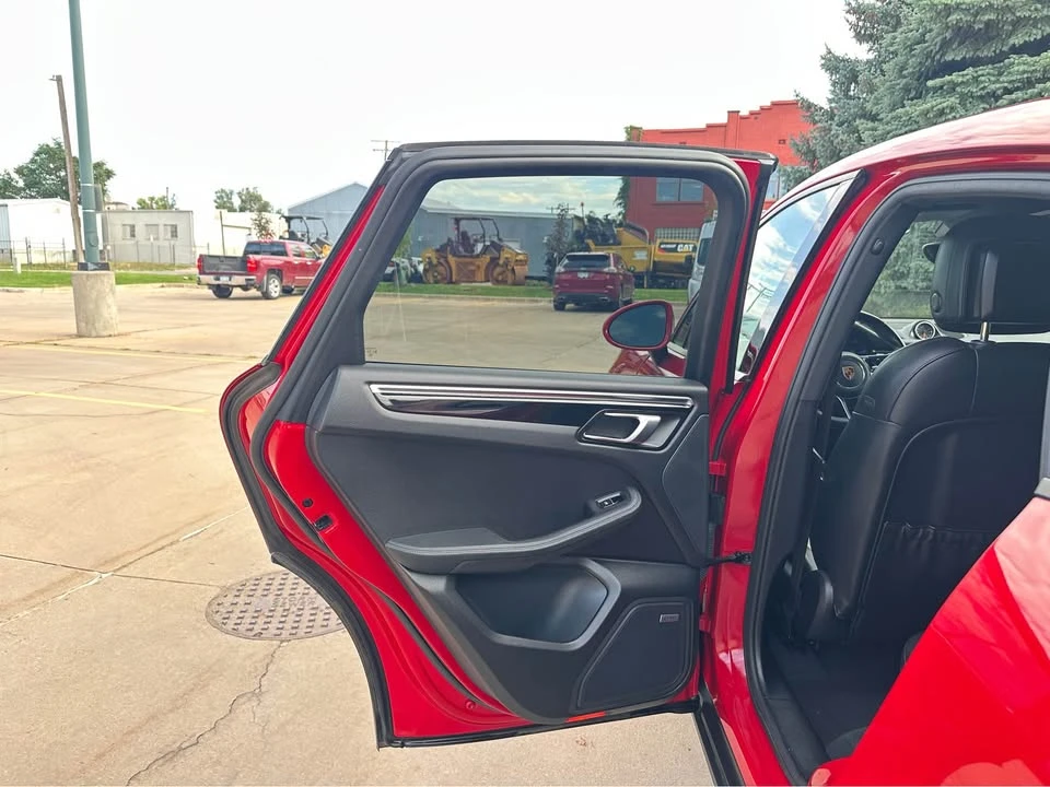 2018 Porsche Macan - Image 16 of 20