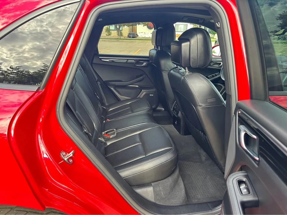 2018 Porsche Macan - Image 15 of 20