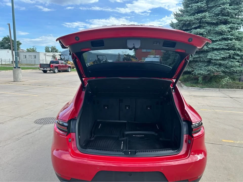 2018 Porsche Macan - Image 19 of 20