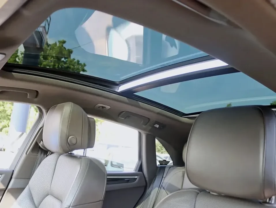2018 Porsche Macan - Image 18 of 20