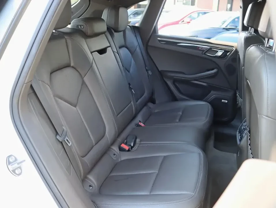 2018 Porsche Macan - Image 16 of 20