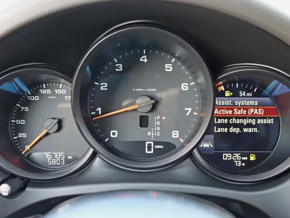 2018 Porsche Macan - Image 12 of 20