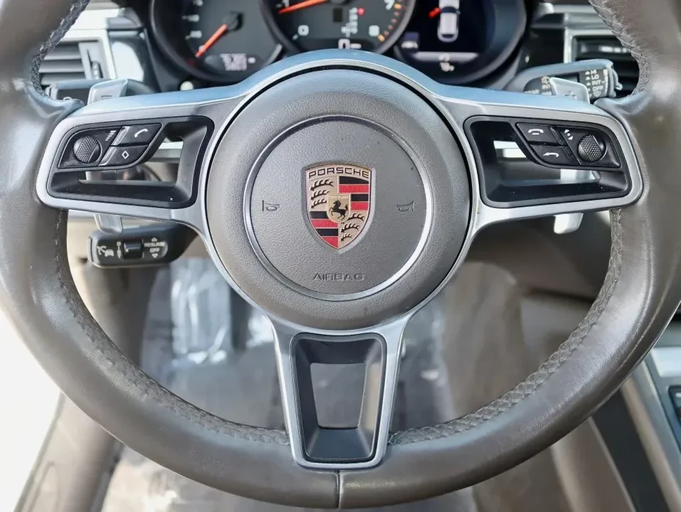2018 Porsche Macan - Image 9 of 20