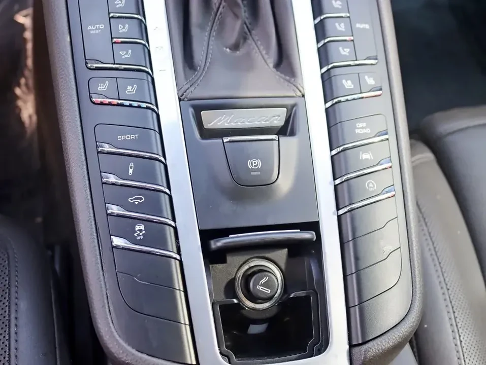 2018 Porsche Macan - Image 11 of 20