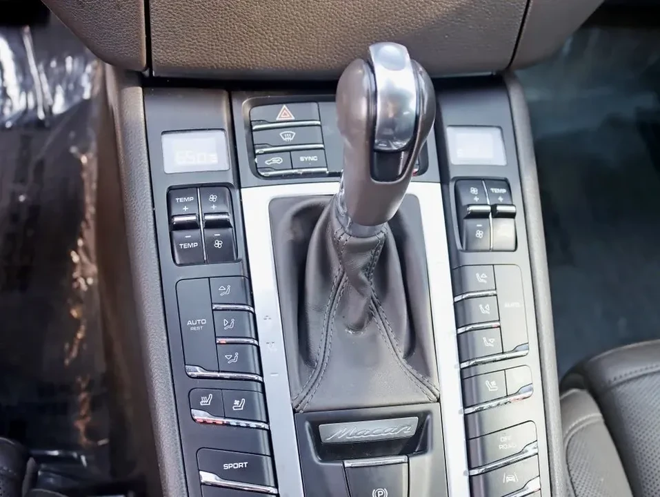 2018 Porsche Macan - Image 10 of 20