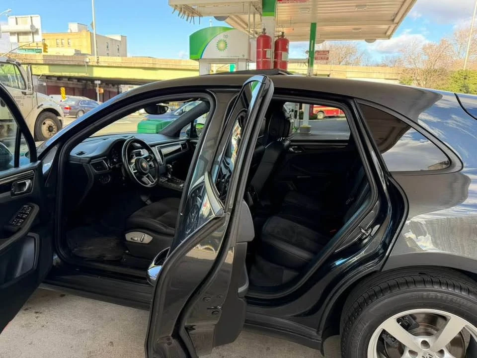 2018 Porsche Macan - Image 8 of 12