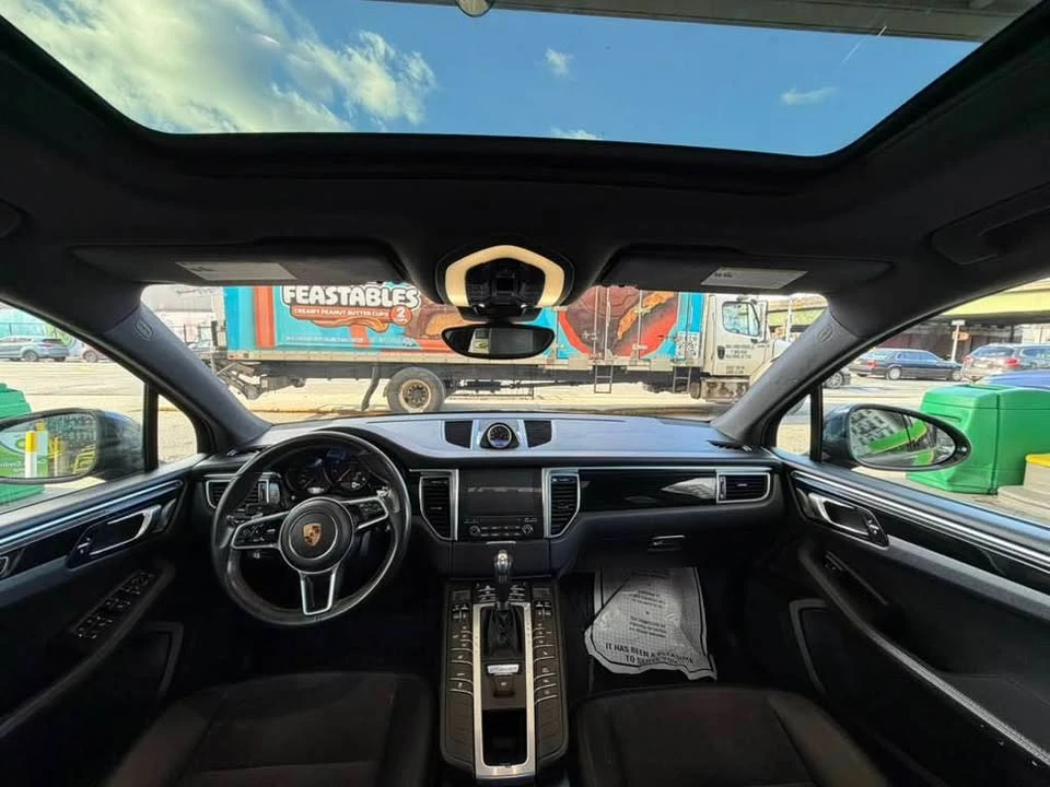 2018 Porsche Macan - Image 11 of 12