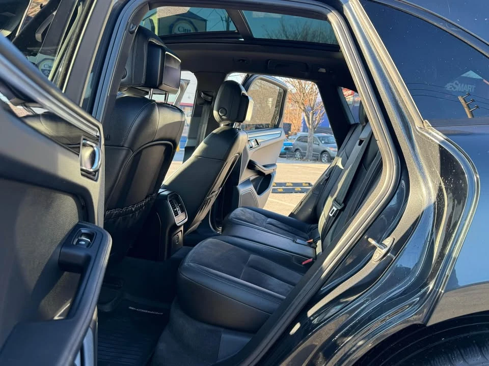 2018 Porsche Macan - Image 11 of 14