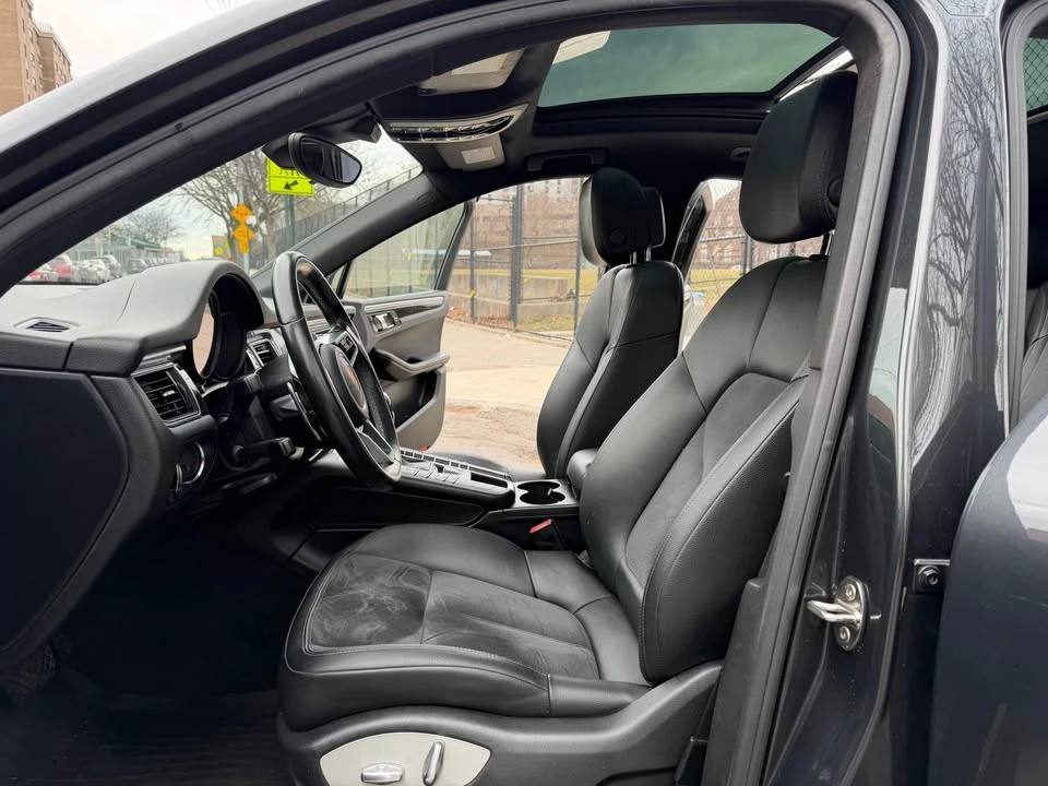 2018 Porsche Macan - Image 9 of 14