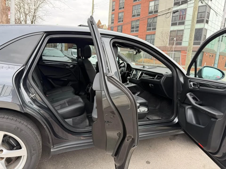 2018 Porsche Macan - Image 10 of 14