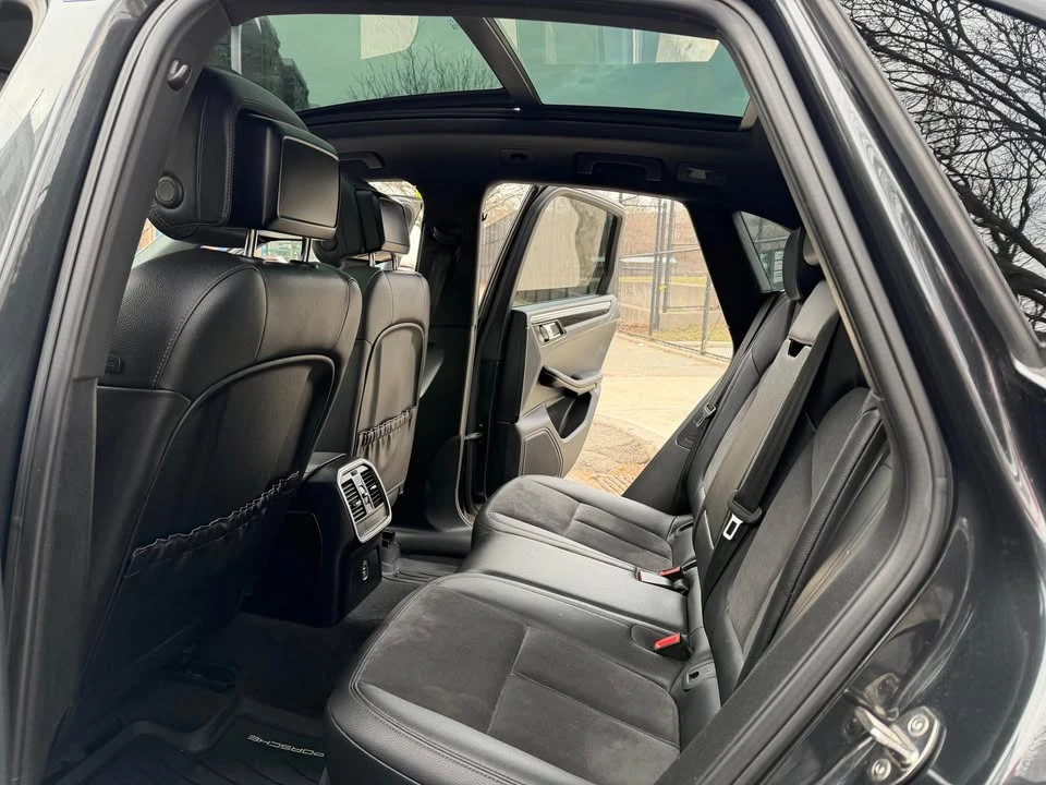 2018 Porsche Macan - Image 8 of 14