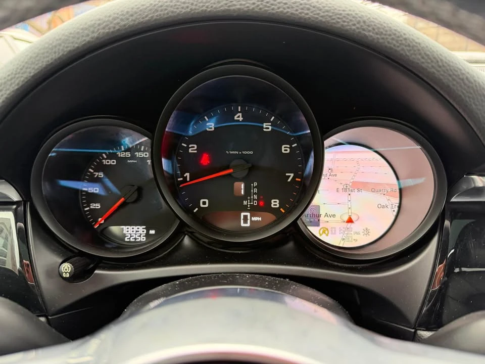 2018 Porsche Macan - Image 11 of 14