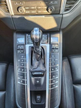2018 Porsche Macan - Image 18 of 21