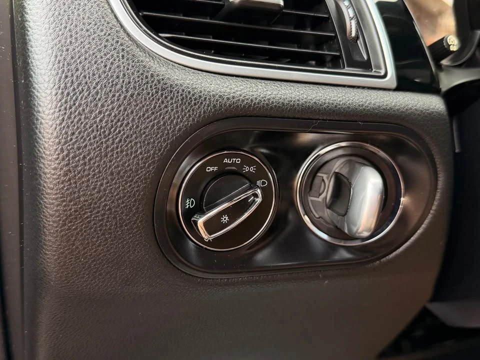 2018 Porsche Macan - Image 19 of 20