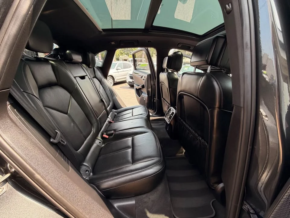 2018 Porsche Macan - Image 11 of 20