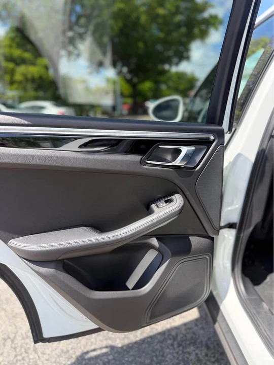 2018 Porsche Macan - Image 12 of 13