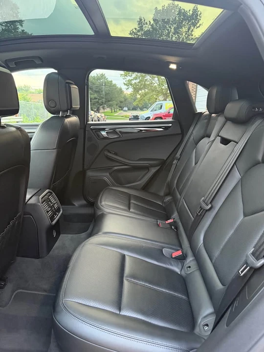 2018 Porsche Macan - Image 10 of 17