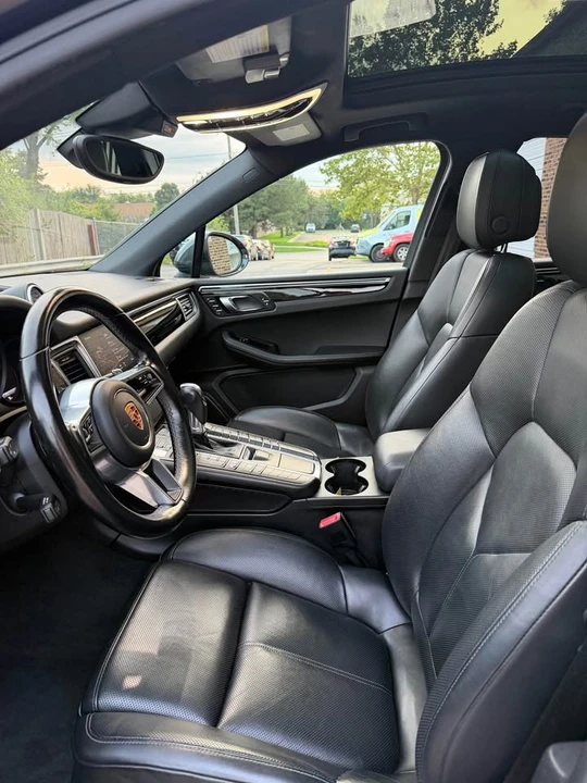 2018 Porsche Macan - Image 9 of 17