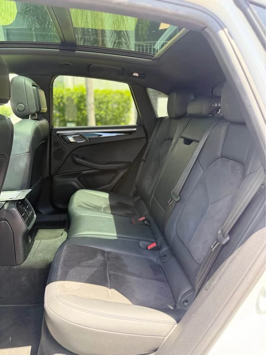2018 Porsche Macan - Image 11 of 13