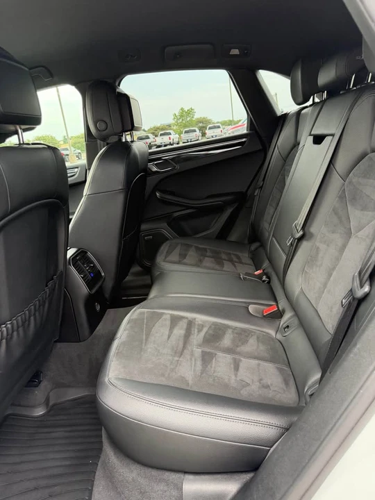 2018 Porsche Macan - Image 7 of 12