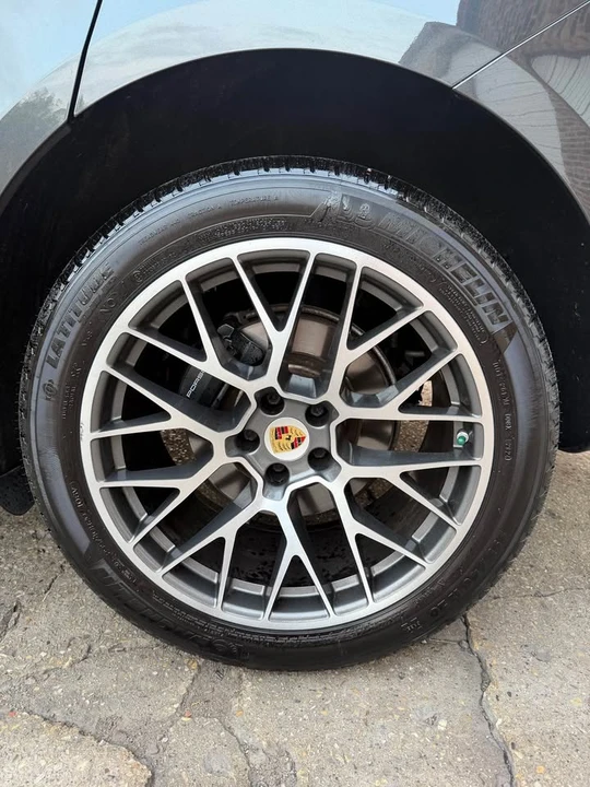 2018 Porsche Macan - Image 16 of 17
